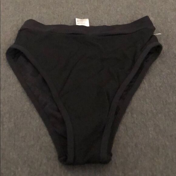 L*SPACE BLACK PORTIA HIGH WAIST BITSY CUT BIKINI. - Picture 6 of 8